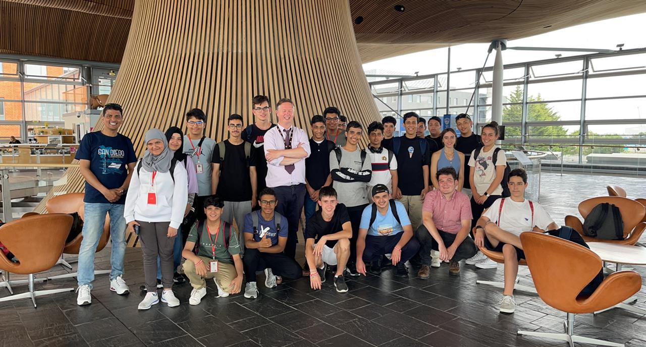 Last Monday, CELT students visited Llywodraeth Cymru (Welsh Parliament) in the Senedd building. They learned about devolution and the Welsh political system and enjoyed thinking about the differences between politics in Wales and in their own countries. Students were particularly interested in the creative use of renewable energy sources in the Senedd building